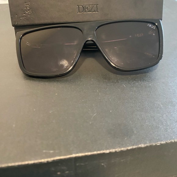 DEZI Sleek Black Sunglasses - Picture 1 of 5